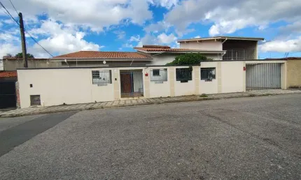 Casa com 3 quartos à venda na alameda professor mário de almeida, 159, cidade jardim, sorocaba por r$ 680.000