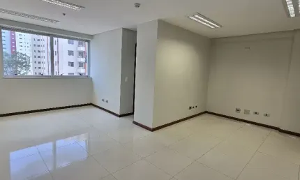 Sala comercial com 37m² de área útil para locação no jardim aquarius
