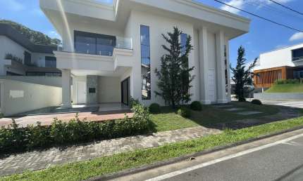 Casa no condomínio fechado Quinte Essence com 3 suites, 234m² de área construída - Vila Nova - Joinville