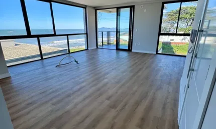 Última Unidade! Apartamento Frente-Mar com Vista Permanente – Praia do Tabuleiro, Barra Velha