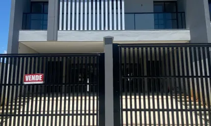 Lindo sobrado, 3 quartos (1 suite), 1 vaga, 105m2, área de fundos, no Saguaçu