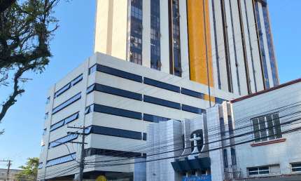 Sala comercial no Centro, Edificio Deville, 30m2 privativos e 1 vaga de garagem