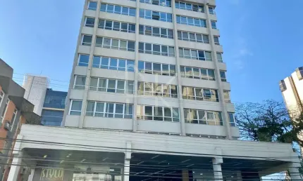 Sala comercial com 75m2 privativo, 6 ambientes, no centro de Joinville