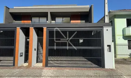 Sobrado Geminado à Venda com 3 Suítes e Quintal Amplo – Jardim Sofia / Bom Retiro, Joinville