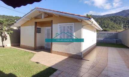 Casa com piscina a Venda no Bairro Massaguaçu em Caraguatatuba SP