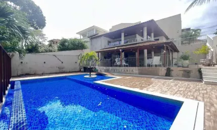 Casa para Venda em Lauro de Freitas, Vilas Do Atlântico, 7 dormitórios, 4 suítes, 7 banheiros, 2 vagas