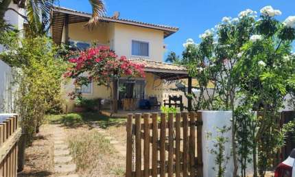 Casa em Condomínio para Venda em Lauro de Freitas, Centro, 4 dormitórios, 2 suítes, 4 banheiros, 2 vagas
