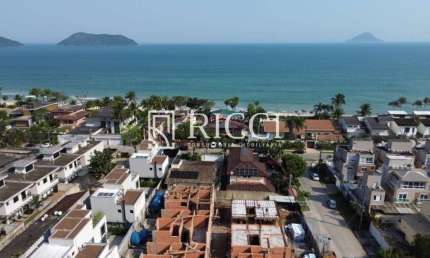 Lançamento - 60 metros da Praia - Condomínio Fechado