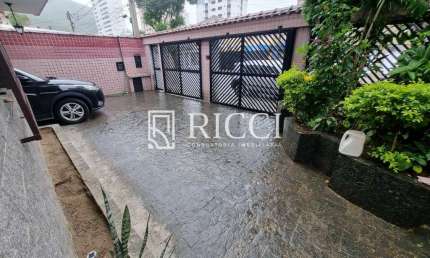 Sobrado totalmente isolado em Santos, 4 dormitórios sendo 1 suíte