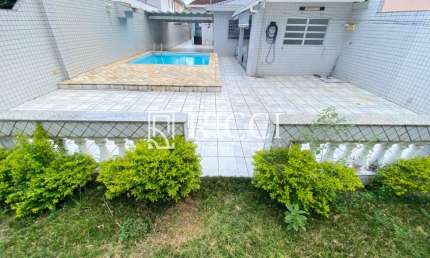 Casa com 4 quartos à venda no Marapé, Santos  por R$ 2.350.000