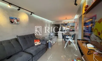 Apartamento à venda na Vila Valença, São Vicente-SP: 2 quartos, 1 suíte, 1 sala, 2 banheiros, 3 vagas de garagem.
