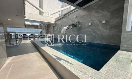 incrível cobertura triplex com vista mar, prédio com lazer completo na quadra da praia
