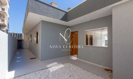 Casa térrea com 3 quartos e amplo terreno à venda em Afonso Pena