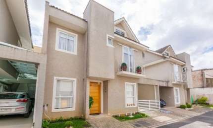 Sobrado com 3 dormitórios à venda, 129 m² por R$ 730.000 - Santa Felicidade - Curitiba/PR