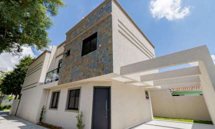 Sobrado com 3 dormitórios à venda, 108 m² por R$840.000,00 - São Braz - Curitiba/PR