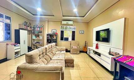 muito terreno nessa casa à venda, 2 quartos (2 suites) em Flores, Manaus-AM;