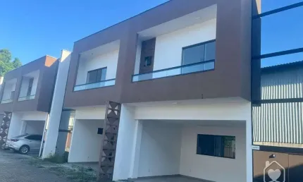 Sobrado Geminado em Condomínio Fechado no São Marcos