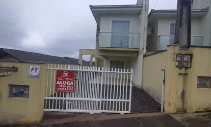 Casa com 3 quartos para alugar na Rua Dante Nazato, 243, Vila Nova, Joinville