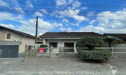 Casa com 2 quartos para alugar na Rua Hildo Novaes, 411, Vila Nova, Joinville