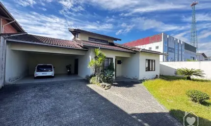Casa com 3 quartos à venda na Rua Quinze de Novembro, 40651, Vila Nova, Joinville