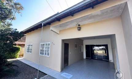 Casa com 3 quartos para alugar na Rua Quinze de Novembro, 20702, Vila Nova, Joinville