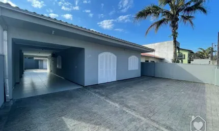Casa com 3 quartos para alugar na Rua Denizart Peixoto, 366, Vila Nova, Joinville