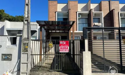 Casa com 2 quartos para alugar na Rua Pastor Liosés Domiciano, 523, Vila Nova, Joinville