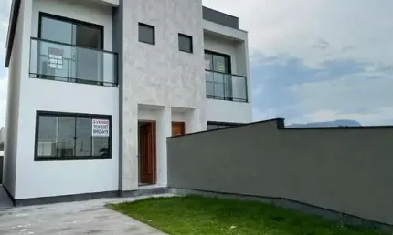 Casa à venda na lidia veronica martins, 00, caminho novo, palhoça por r$ 490.000