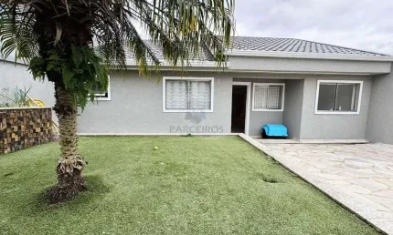 Casa averbada , localizada no bairro pinheirinho, curitiba - pr
