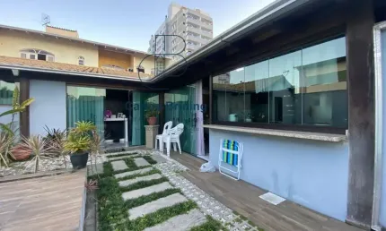 Casa com 5 quartos à venda no São João, Itajaí 