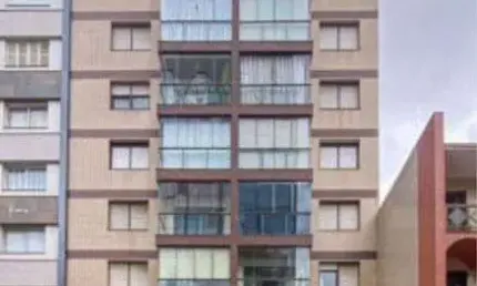APARTAMENTO COM DOIS DORMITORIOS NO CENTRO DE TORRES-RS.