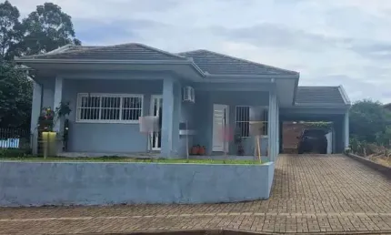 CASA COM TRES QUARTOS A VENDA , BAIRRO: PIA EM NOVA PETROPOLIS-RS