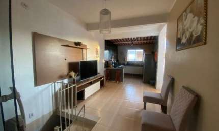 Casa para Venda em Duque de Caxias, Centro, 2 dormitórios, 1 banheiro, 2 vagas
