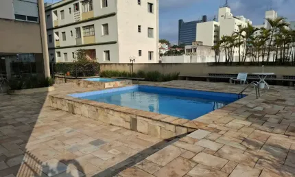 Apartamento em ótima localização, bem iluminado e espacoso !!!