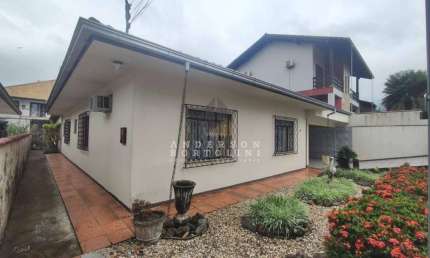 Casa com 3 quartos à venda na Servidão Francisco Luiz de Oliveira, Vila Baependi, Jaraguá do Sul, 150 m2 por R$ 650.000