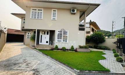 Casa com 2 quartos para alugar na Barra do Rio Cerro, Jaraguá do Sul , 278 m2 por R$ 5.500