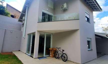Casa à venda 3 Quartos, 1 Suite, 4 Vagas, 450M², Rainha, Louveira - SP | Associação Villagio Capric