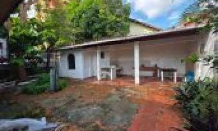 VIERALVES. ALUGO CASA COMERCIAL/ RECIDENCEIAL COM 3 QUARTOS SENDO 1 SUITE. TODO NA LAJE