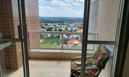 COND. MUNDI RISORT MOBILIADO, ANDAR ALTO, 3 QUARTOS SENDO 1 SUÍTE, VARANDA COM CHURRASQUEIRA,2 VAGAS