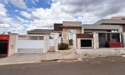 Casa com 3 quartos à venda na Rua Fioravante Foggiato, Jardim Carvalho, Ponta Grossa, 184 m2 por R$ 1.050.000