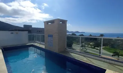 Amplo apartamento à venda na praia das toninhas – excelente oportunidade a 100m da praia
