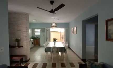 Tipo casa/ apartamento reformado com amplo quintal e área privativa