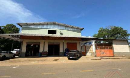 Excelente Imóvel com ponto comercial, residência e 3 aptos em Novo Airão!