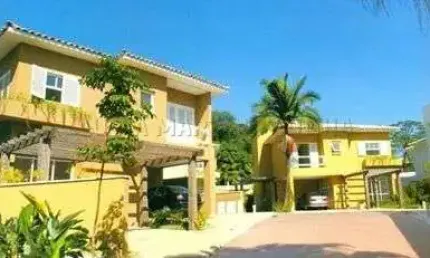 Casa à Venda em Condomínio no Morumbi - 4 suítes, 4 garagens, lareira, banheira, quintal, churrasqueira