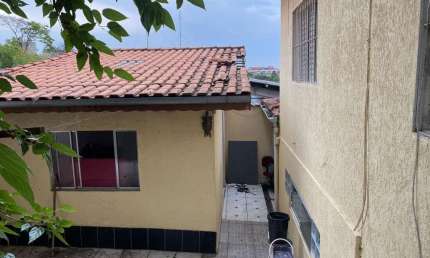 Casa para Venda em Poá, Jardim Medina, 4 dormitórios, 1 suíte, 3 banheiros, 6 vagas