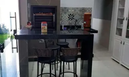Casa para Venda em Uberlândia, Shopping Park, 3 dormitórios, 1 suíte, 2 banheiros, 2 vagas