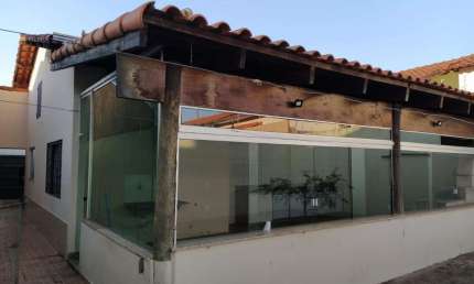 Casa para Venda em Uberlândia, Jardim Holanda, 3 dormitórios, 1 suíte, 2 banheiros, 3 vagas
