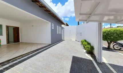 Casa para Venda em Uberlândia, Segismundo Pereira, 3 dormitórios, 1 suíte, 2 banheiros, 2 vagas