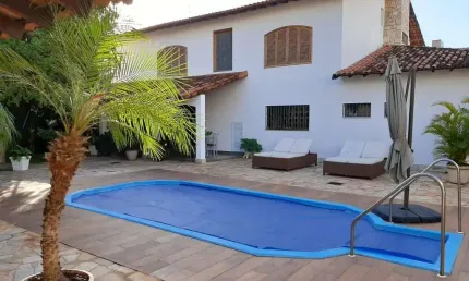 Casa para Venda em Uberlândia, Patrimônio, 5 dormitórios, 2 suítes, 2 banheiros, 6 vagas