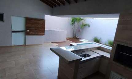 Casa para Venda em Uberlândia, Bosque dos Buritis, 4 dormitórios, 4 suítes, 2 banheiros, 2 vagas